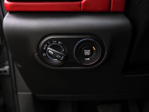 Used 2017 Maserati Levante w/ Luxury Package image 27