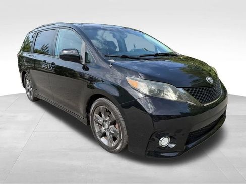 Used 2012 Toyota Sienna SE FWD image 9