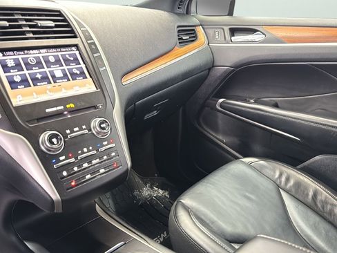 Used 2019 Lincoln MKC Select w/ Select Plus Package FWD image 16