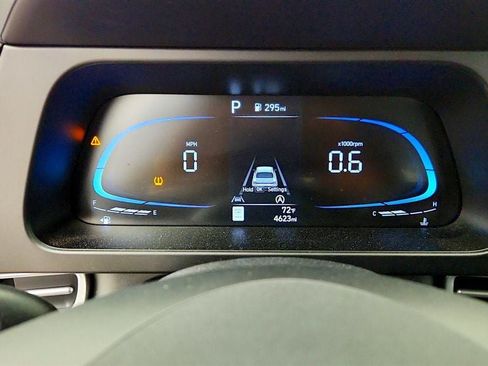 Used 2025 Hyundai Elantra SE FWD image 14