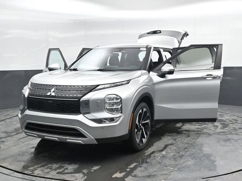 Used 2024 Mitsubishi Outlander SE image 53