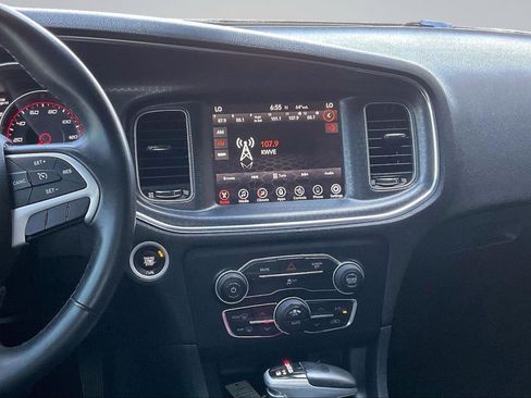 Used 2017 Dodge Charger SXT image 6