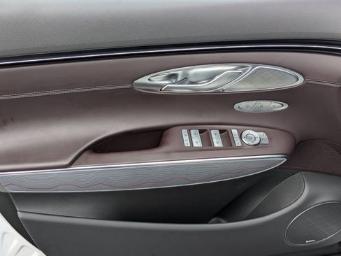 Used 2022 Genesis GV70 2.5T w/ Advanced Package image 12