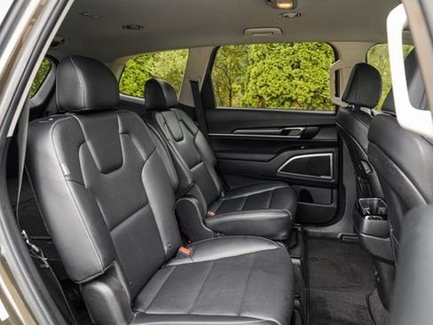 Used 2024 Kia Telluride S FWD image 46