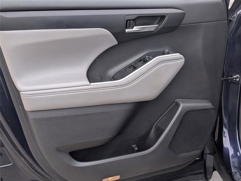 Used 2022 Toyota Highlander XLE image 36