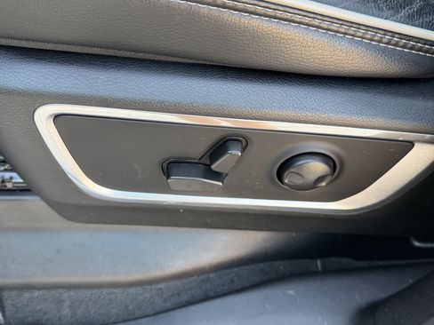 Used 2022 RAM 1500 Laramie AWD/4WD image 16
