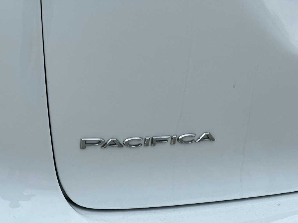 Used 2024 Chrysler Pacifica Touring-L FWD image 28