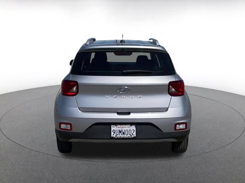 Used 2025 Hyundai Venue SEL FWD image 12