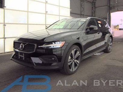 Used 2025 Volvo V60 B5 Cross Country Plus