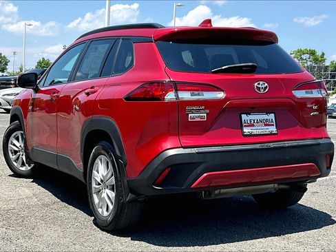Used 2022 Toyota Corolla Cross LE AWD/4WD image 11
