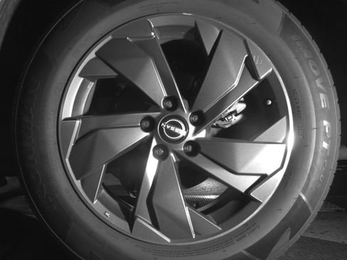 Used 2025 Nissan Rogue SV image 14