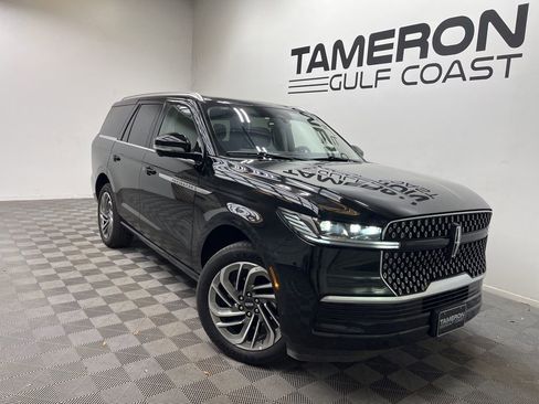 Used 2025 Lincoln Navigator Reserve image 1