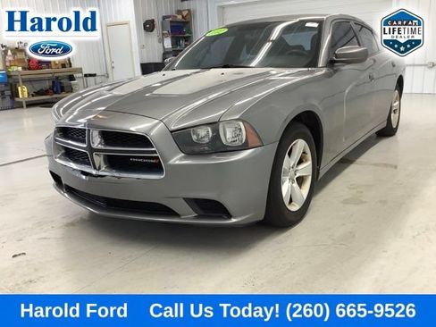Used 2012 Dodge Charger SE RWD image 3