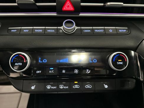 Used 2023 Hyundai Elantra Limited FWD image 23