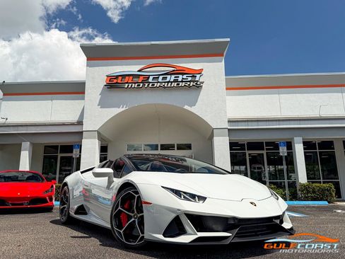 Used 2020 Lamborghini Huracan EVO image 1