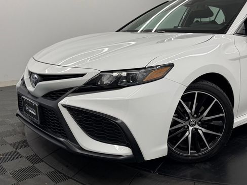 Used 2023 Toyota Camry SE w/ Convenience Package FWD image 4