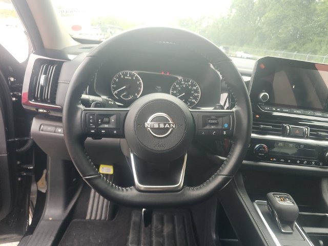 Certified 2025 Nissan Pathfinder SV FWD image 4
