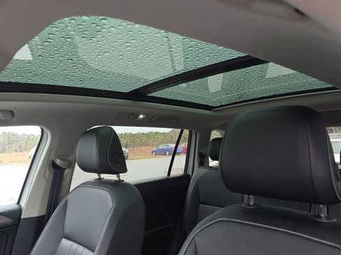 Used 2024 Volkswagen Tiguan SE image 22