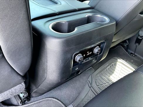Used 2022 Chevrolet Tahoe Z71 AWD/4WD image 34