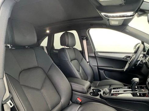 Certified 2025 Porsche Macan Turbo image 18