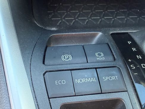 Used 2019 Toyota RAV4 XLE image 11