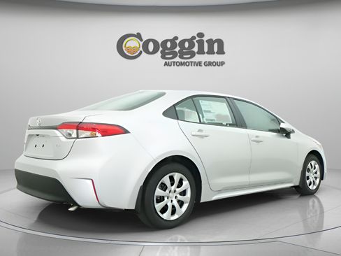 Used 2026 Toyota Corolla LE FWD image 18