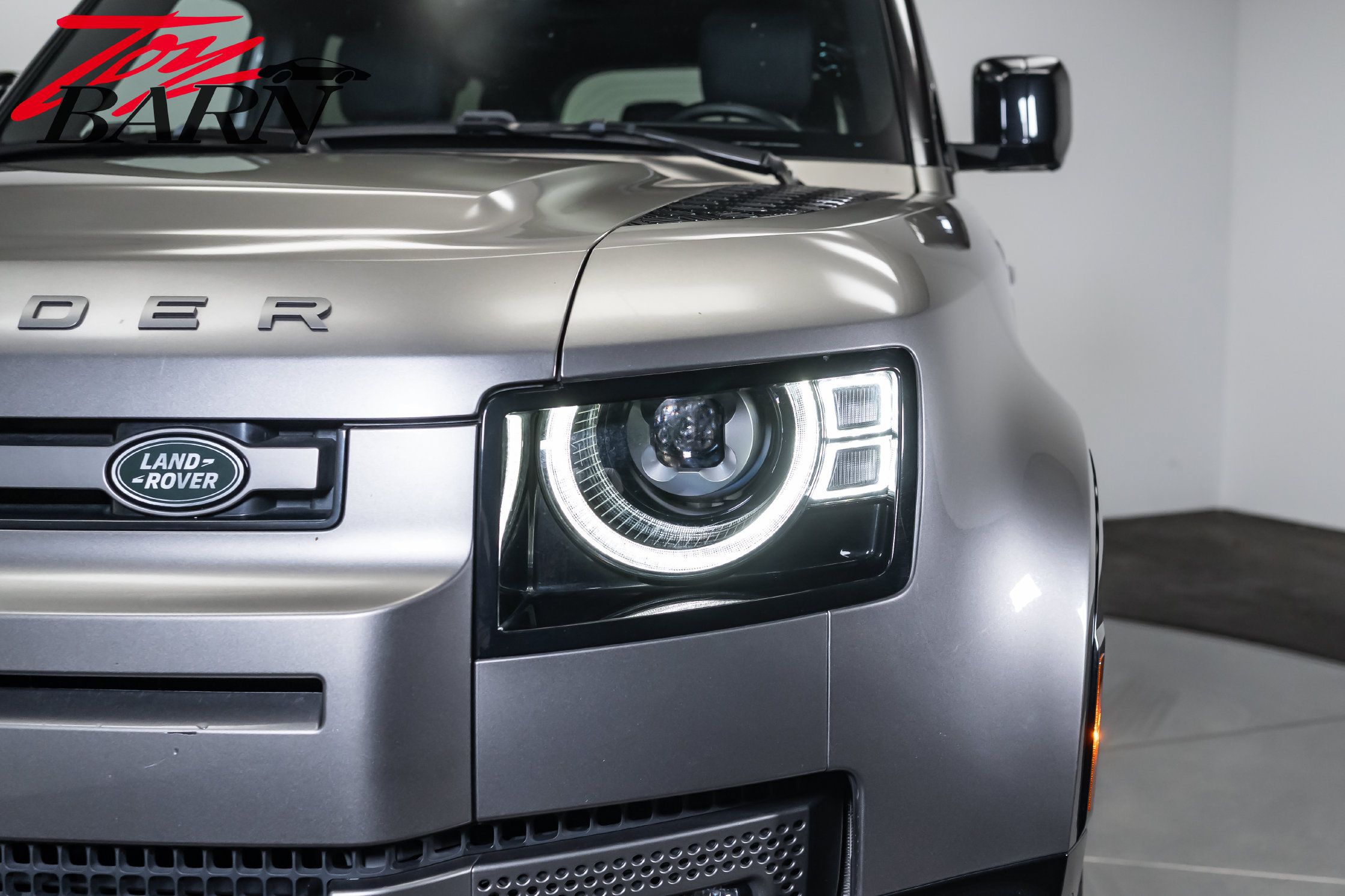 Used 2024 Land Rover Defender 110 X-Dynamic SE AWD/4WD image 11
