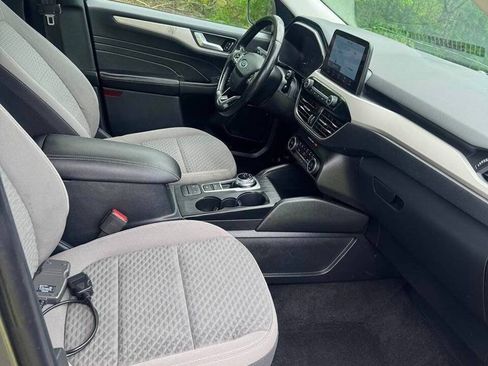Used 2021 Ford Escape SE w/ Convenience Package FWD image 9