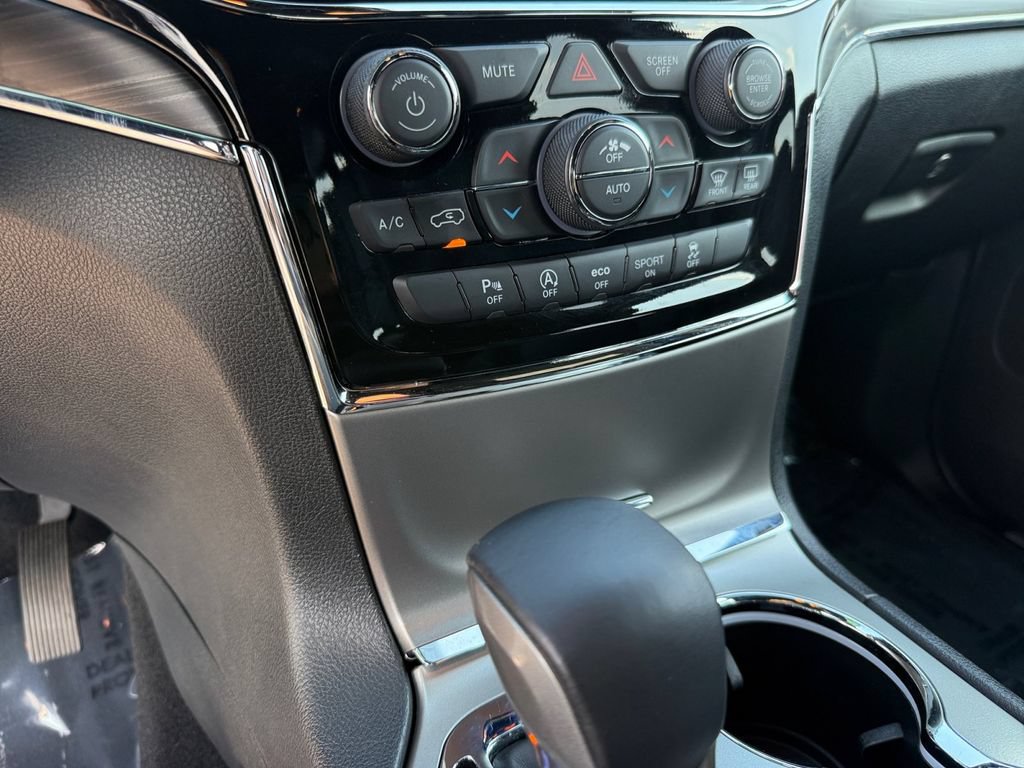 Used 2019 Jeep Grand Cherokee Limited w/ Trailer Tow Group IV AWD/4WD image 21