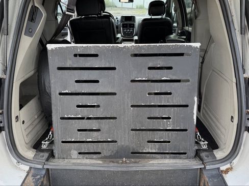 Used 2017 Dodge Grand Caravan SXT FWD image 22