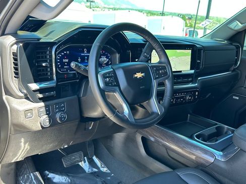 Used 2024 Chevrolet Silverado 2500 LTZ w/ LTZ Convenience Package AWD/4WD image 7