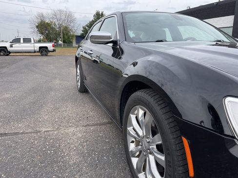 Used 2017 Chrysler 300 C image 14