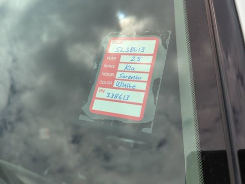 Certified 2025 Kia Sorento S w/ Panoramic Sunroof Package image 5