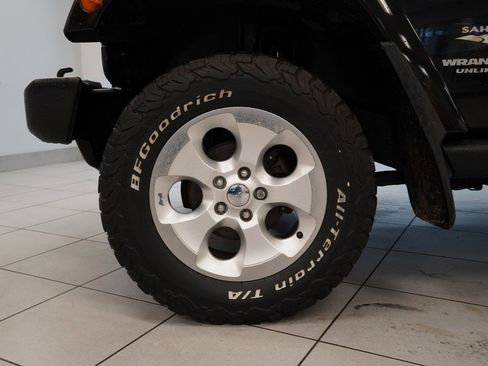 Used 2014 Jeep Wrangler Unlimited Sahara w/ Dual Top Group image 14