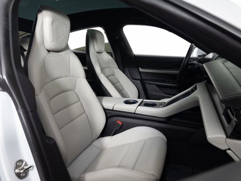 Used 2021 Porsche Taycan 4S w/ Premium Package image 26