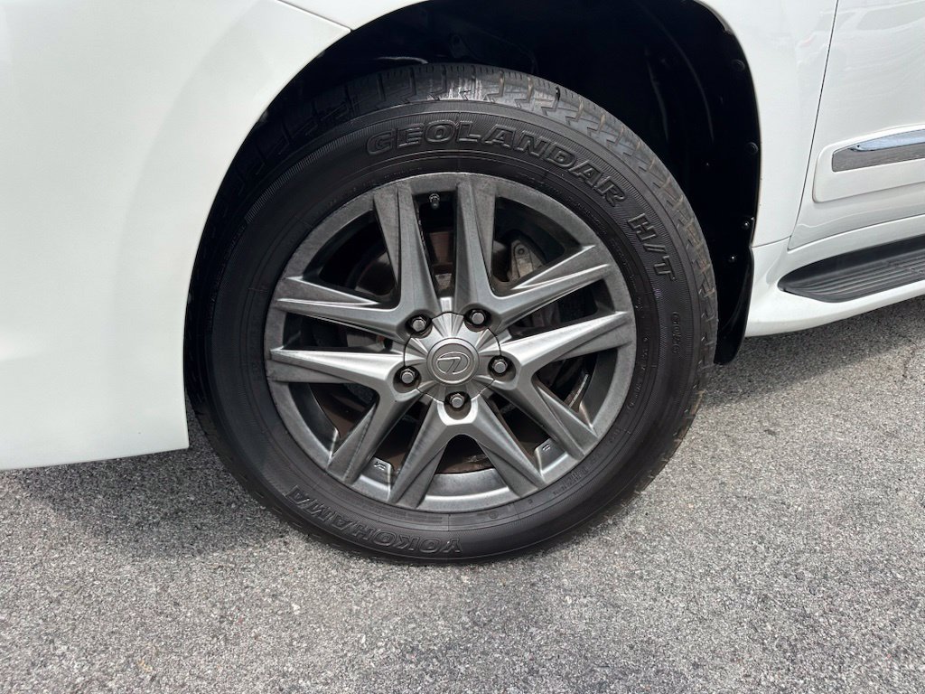 Used 2013 Lexus LX 570 4WD image 45