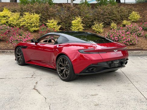 Used 2025 Aston Martin DB12 Coupe RWD image 2
