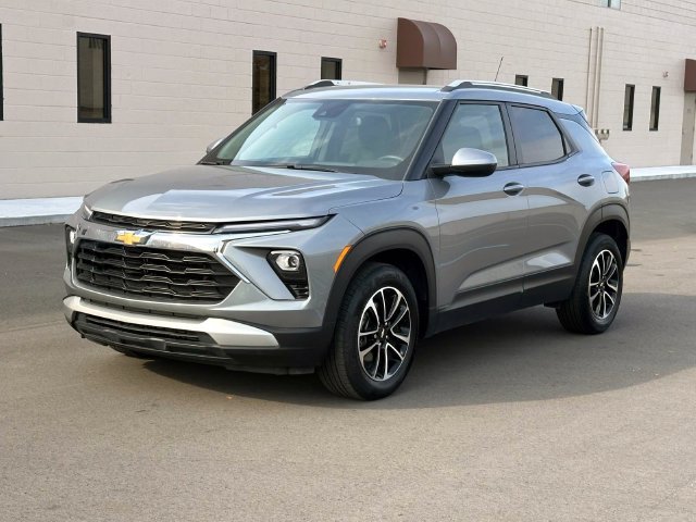 Used 2024 Chevrolet TrailBlazer LT w/ LT Cold Weather Package FWD image 1