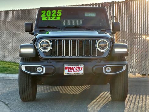 Used 2025 Jeep Wrangler Sahara image 9