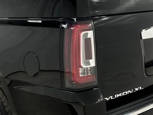 Used 2019 GMC Yukon XL Denali image 36