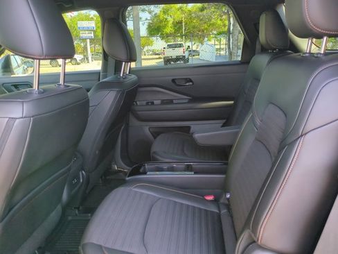 Used 2025 Nissan Pathfinder Rock Creek image 14