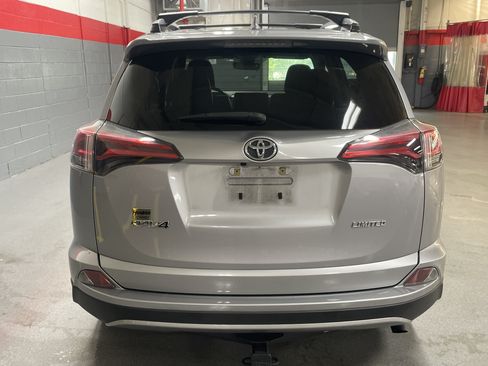 Used 2018 Toyota RAV4 Limited FWD image 10