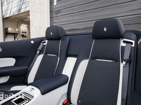Used 2019 Rolls-Royce Dawn RWD image 33
