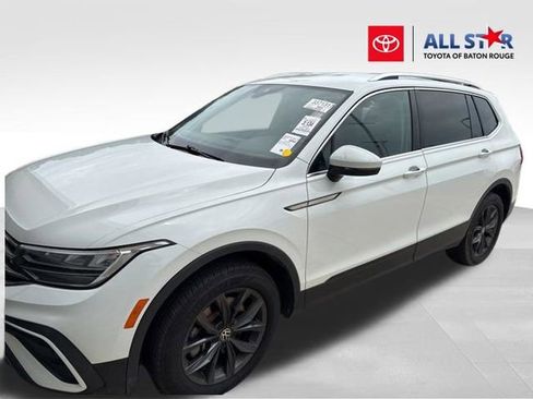 Used 2022 Volkswagen Tiguan SE AWD/4WD image 1