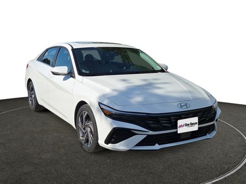 Certified 2025 Hyundai Elantra Limited FWD image 9