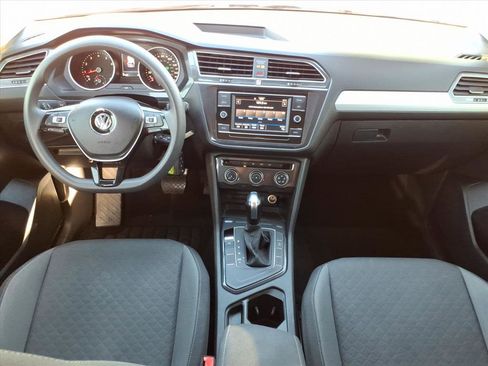 Used 2020 Volkswagen Tiguan S image 16