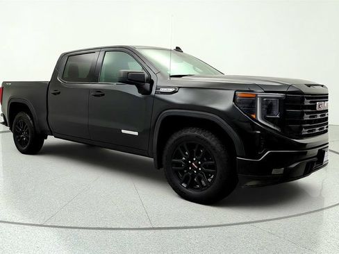 Used 2023 GMC Sierra 1500 Elevation AWD/4WD image 3