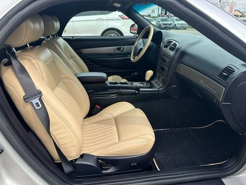 Used 2004 Ford Thunderbird RWD image 16