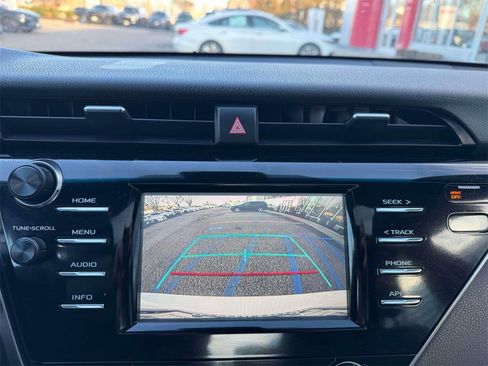 Used 2018 Toyota Camry SE image 28