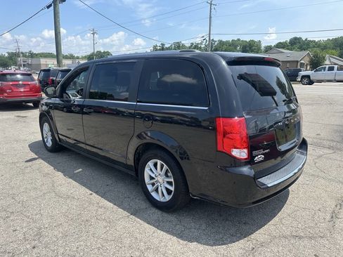 Used 2019 Dodge Grand Caravan SXT image 11